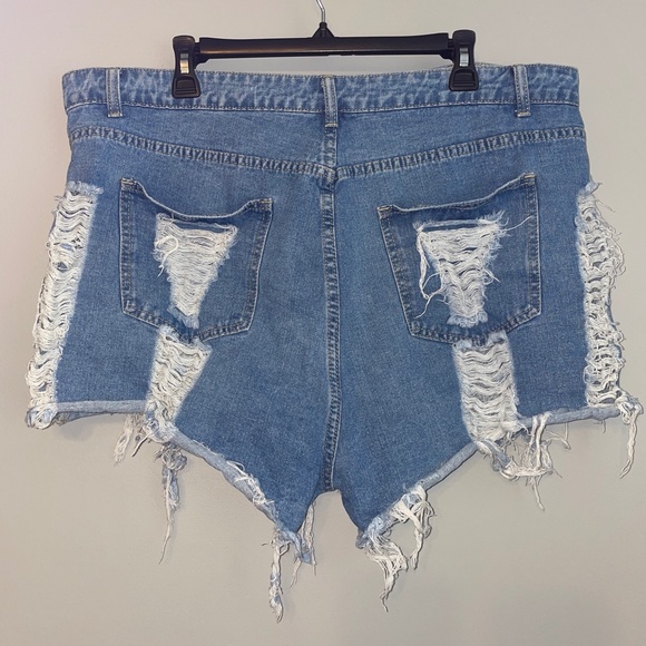 EUC Shein Destroyed Distressed Frayed Ripped Denim Shorts Size 3XL - Picture 4 of 5